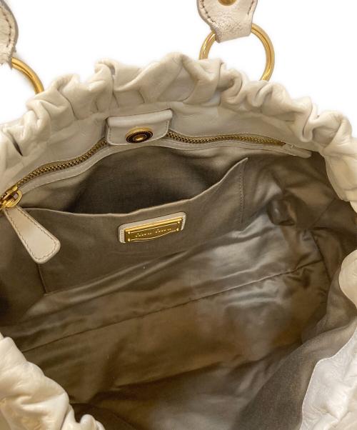 MIU MIU（ミュウミュウ）MIU MIU (ミュウミュウ) VITELLO LUX 2WAYレザーショルダーバッグ アイボリーの古着・服飾アイテム