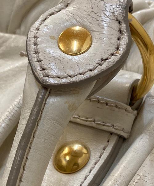 MIU MIU（ミュウミュウ）MIU MIU (ミュウミュウ) VITELLO LUX 2WAYレザーショルダーバッグ アイボリーの古着・服飾アイテム