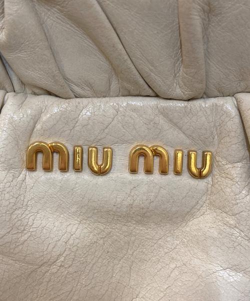 MIU MIU（ミュウミュウ）MIU MIU (ミュウミュウ) VITELLO LUX 2WAYレザーショルダーバッグ アイボリーの古着・服飾アイテム