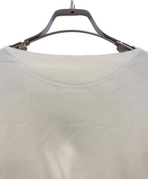 132 5. ISSEY MIYAKE（132 5. イッセイ ミヤケ）132 5. ISSEY MIYAKE (132 5. イッセイ ミヤケ) CUT KNIT アイボリー サイズ:2の古着・服飾アイテム