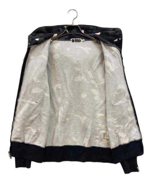 A BATHING APE（アベイシングエイプ）A BATHING APE (アベイシングエイプ) CITY CAMO FULL ZIP HOODIE ブラック×ホワイト サイズ:Sの古着・服飾アイテム
