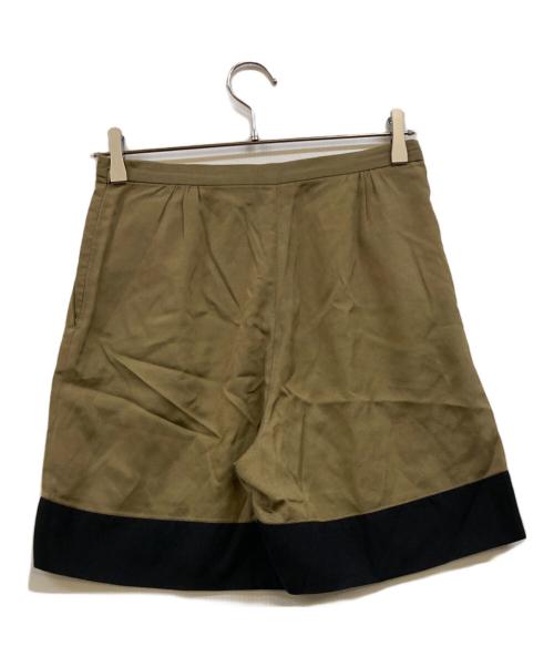DRIES VAN NOTEN（ドリスヴァンノッテン）DRIES VAN NOTEN (ドリスヴァンノッテン) バイカラータックショーツ ブラック×ベージュ サイズ:36の古着・服飾アイテム