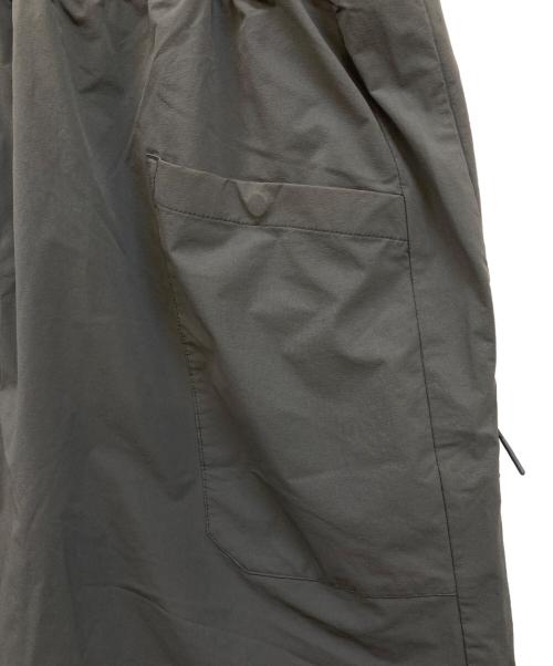 C.P COMPANY（シーピーカンパニー）C.P COMPANY (シーピーカンパニー) DyShell Logo Bermuda Shorts グレー サイズ:Ｍの古着・服飾アイテム