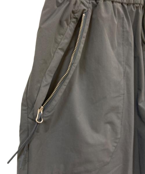 C.P COMPANY（シーピーカンパニー）C.P COMPANY (シーピーカンパニー) DyShell Logo Bermuda Shorts グレー サイズ:Ｍの古着・服飾アイテム