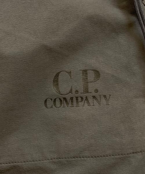 C.P COMPANY（シーピーカンパニー）C.P COMPANY (シーピーカンパニー) DyShell Logo Bermuda Shorts グレー サイズ:Ｍの古着・服飾アイテム