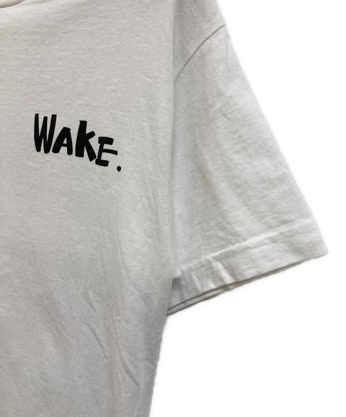 MINNANO（ミンナノ）MINNANO (ミンナノ) WAKE SAPPORO (ウェイクサッポロ) ごま田郎 Tee ホワイト サイズ:Ｍの古着・服飾アイテム