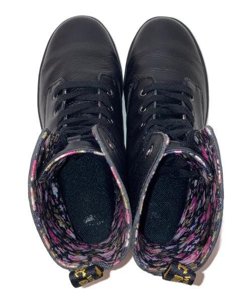 Dr.Martens（ドクターマーチン）Dr.Martens (ドクターマーチン) Stratford 花柄 9ホールブーツ ブラック サイズ:UK6(25cm)の古着・服飾アイテム