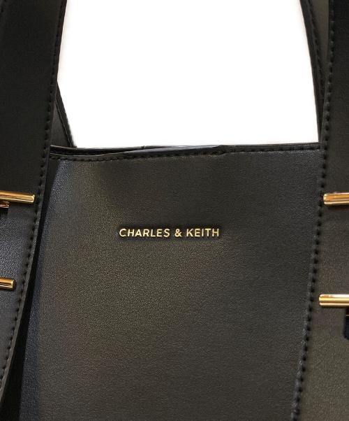 CHARLES & KEITH（チャールズアンドキース）CHARLES & KEITH (チャールズアンドキース) ポーチ付きダブルハンドル シャナイアスラウチーバッグ ブラックの古着・服飾アイテム