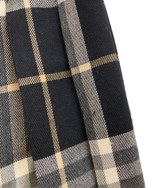 BURBERRY BLUE LABEL（バーバリー ブルー レーベル）BURBERRY BLUE LABEL (バーバリー ブルー レーベル) ベルト付ラップミニスカート グレー×ブラック サイズ:38の古着・服飾アイテム