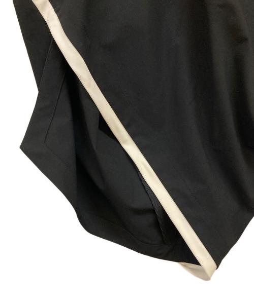 ISSEY MIYAKE（イッセイミヤケ）ISSEY MIYAKE (イッセイミヤケ) 変形バイカラースカート ブラック×ホワイト サイズ:2の古着・服飾アイテム