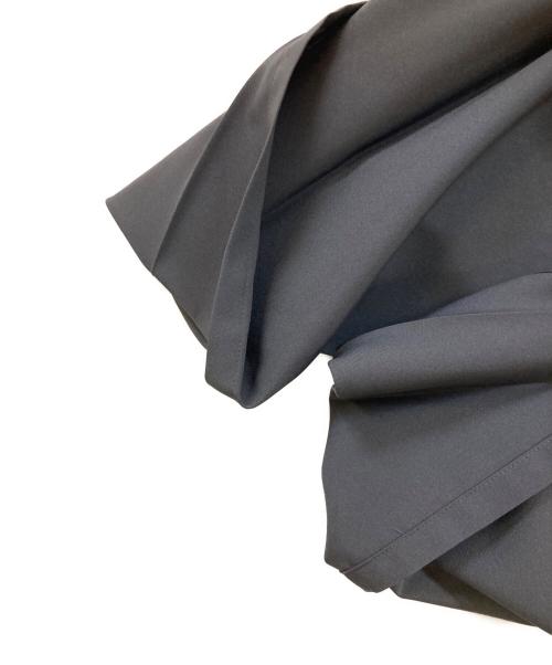 132 5. ISSEY MIYAKE（132 5. イッセイ ミヤケ）132 5. ISSEY MIYAKE (132 5. イッセイ ミヤケ) Gray Tetra Cardigan グレー サイズ:3の古着・服飾アイテム
