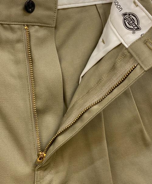 ok.soon（オクスン）ok.soon (オクスン) Dickies (ディッキーズ) 別注 ワークパンツ ベージュ サイズ:S 未使用品の古着・服飾アイテム
