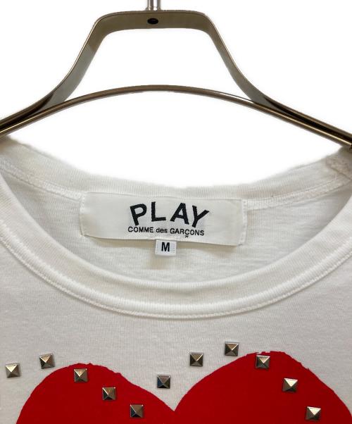 PLAY COMME des GARCONS（プレイコムデギャルソン）PLAY COMME des GARCONS (プレイコムデギャルソン) Red Heart Emblem X Black Studs Tee ホワイト サイズ:Ｍの古着・服飾アイテム