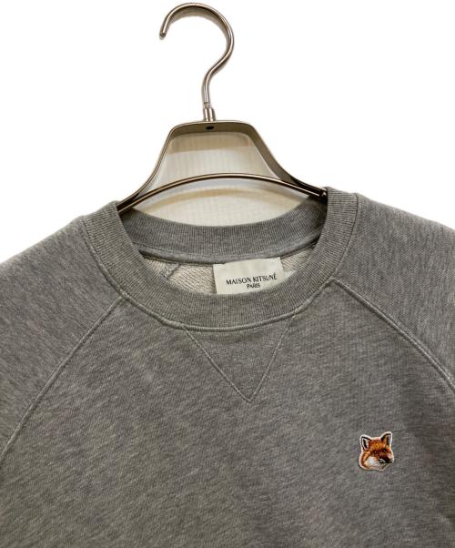 maison kitsune（メゾンキツネ）maison kitsune (メゾンキツネ) FOX HEAD PATCH CLASSIC SWEATSHIRT グレー サイズ:Sの古着・服飾アイテム