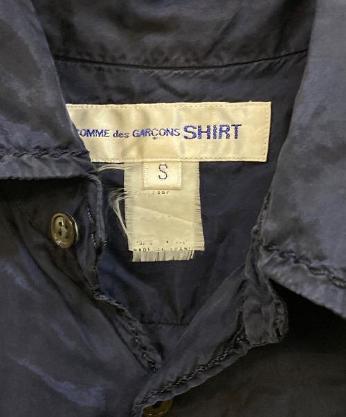 COMME des GARCONS SHIRT（コムデギャルソンシャツ）COMME des GARCONS SHIRT (コムデギャルソンシャツ) シルクライク S/Sステッチデザインシャツ ネイビー サイズ:Sの古着・服飾アイテム