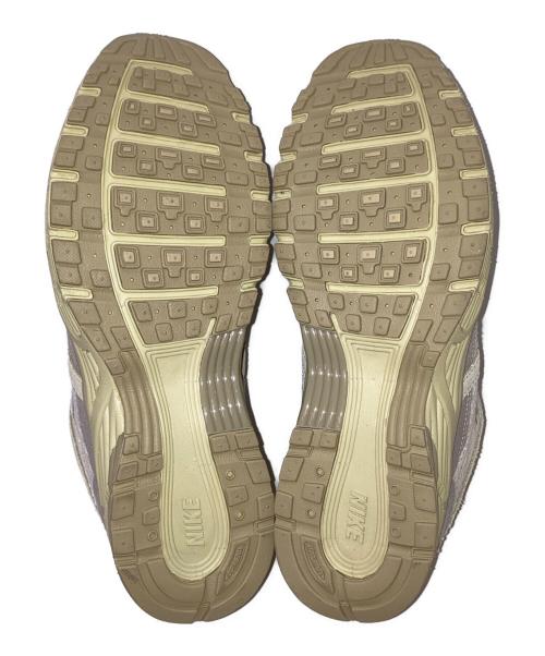 NIKE（ナイキ）NIKE (ナイキ) P-6000 スニーカー ベージュ サイズ:28.5㎝ 未使用品の古着・服飾アイテム