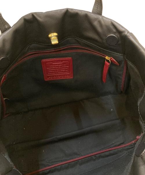 COACH（コーチ）COACH (コーチ) ウィークエンド キルトシグネチャー ターンロック トートバッグ ブラックの古着・服飾アイテム