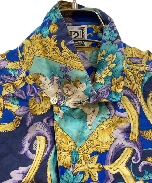 V2 BY VERSACE（ヴェルサーチ V2）V2 BY VERSACE (ヴェルサーチ V2) バロック総柄 シルクオープンカラーシャツ ブルー サイズ:Sの古着・服飾アイテム