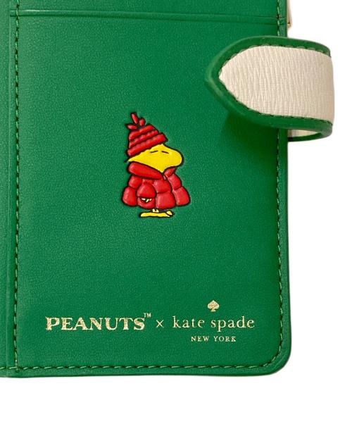 Kate Spade（ケイトスペード）Kate Spade (ケイトスペード) PEANUTS (ピーナッツ) コラボ 2つ折り レザーウォレット クリーム×グリーンの古着・服飾アイテム