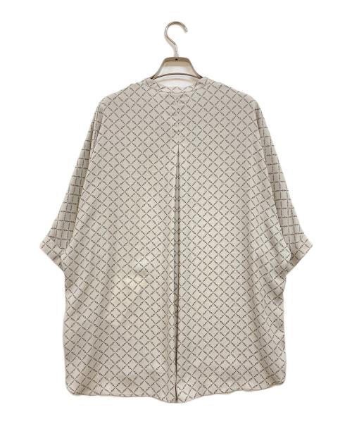 icB（アイシービー）icB (アイシービー) BackSatinAmunzen 5分袖キーネックブラウス グレー サイズ:L(15T) 未使用品の古着・服飾アイテム