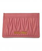 MIU MIUミュウミュウ）の古着「マトラッセ レザーカードケース」｜ピンク