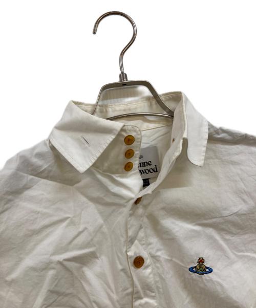 Vivienne Westwood（ヴィヴィアンウエストウッド）Vivienne Westwood (ヴィヴィアンウエストウッド) オーブワンポイントシャツ ホワイト サイズ:42の古着・服飾アイテム