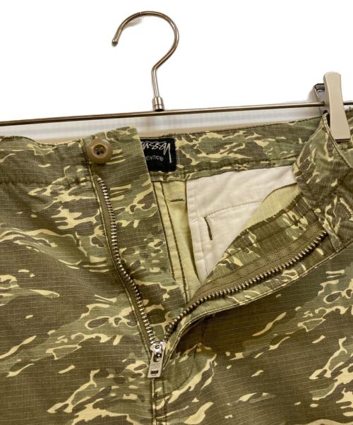 stussy（ステューシー）stussy (ステューシー) カモフラハーフカーゴパンツ カーキ サイズ:34の古着・服飾アイテム