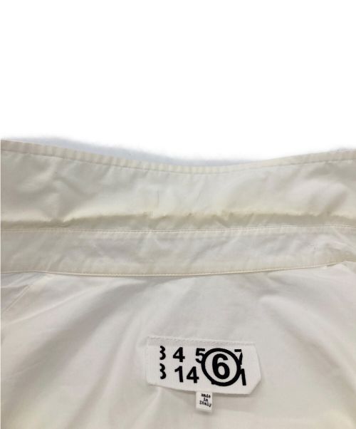 MM6 Maison Margiela（エムエムシックスメゾンマルジェラ）MM6 Maison Margiela (エムエムシックス メゾンマルジェラ) ショート丈シャツ ホワイト サイズ:40の古着・服飾アイテム