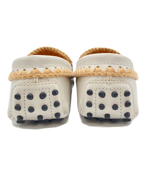 TOD'S（トッズ）TOD'S (トッズ) Tタイムレス ゴンミーニ ドライビングシューズ ホワイト サイズ:36 1/2の古着・服飾アイテム