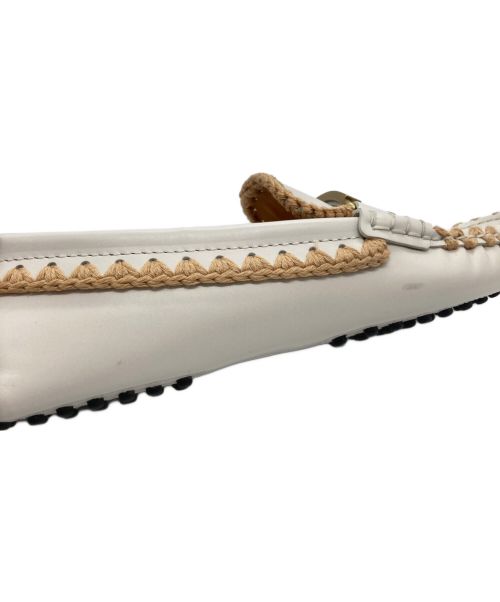 TOD'S（トッズ）TOD'S (トッズ) Tタイムレス ゴンミーニ ドライビングシューズ ホワイト サイズ:36 1/2の古着・服飾アイテム