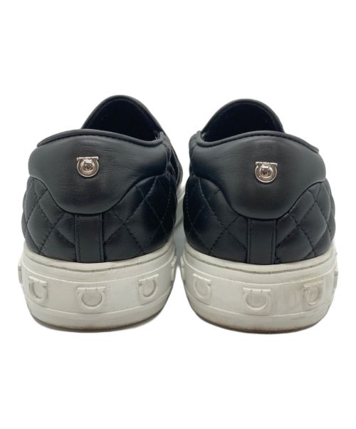 Salvatore Ferragamo（サルヴァトーレ フェラガモ）Salvatore Ferragamo (サルヴァトーレ フェラガモ) キルティングスリッポン ブラック サイズ:9の古着・服飾アイテム