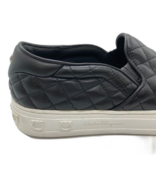 Salvatore Ferragamo（サルヴァトーレ フェラガモ）Salvatore Ferragamo (サルヴァトーレ フェラガモ) キルティングスリッポン ブラック サイズ:9の古着・服飾アイテム