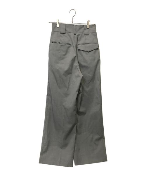 CINOH（チノ）CINOH (チノ) TW TWILL HIGH WAIST TWO TUCK PANTS グレー サイズ:38の古着・服飾アイテム