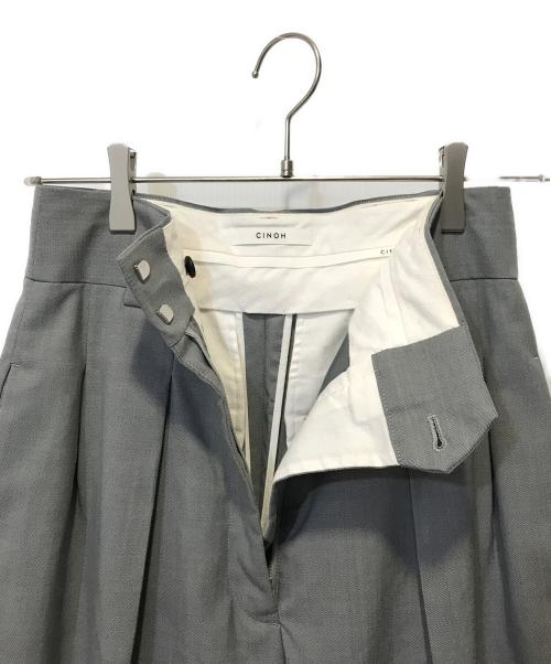 CINOH（チノ）CINOH (チノ) TW TWILL HIGH WAIST TWO TUCK PANTS グレー サイズ:38の古着・服飾アイテム