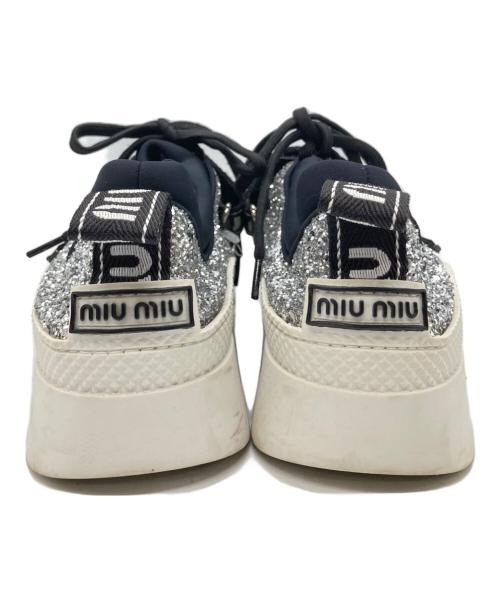 MIU MIU（ミュウミュウ）MIU MIU (ミュウミュウ) グリッタースニーカー シルバー サイズ:36 1/2の古着・服飾アイテム
