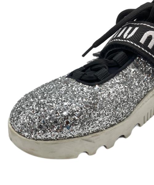 MIU MIU（ミュウミュウ）MIU MIU (ミュウミュウ) グリッタースニーカー シルバー サイズ:36 1/2の古着・服飾アイテム