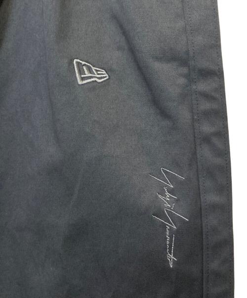 New Era（ニューエラ）New Era (ニューエラ) Yohji Yamamoto pour homme (ヨウジヤマモト プールオム) STRETCH NE Side Tape Pants ブラック サイズ:Ｌの古着・服飾アイテム
