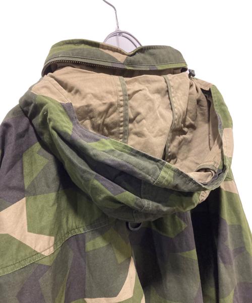 WILD THINGS（ワイルドシングス）WILD THINGS (ワイルドシングス) WHITE MOUNTAINEERING (ホワイトマウンテ二アニング) SWEDEN CAMO CARGO SHORT JACKET オリーブ サイズ:XLの古着・服飾アイテム
