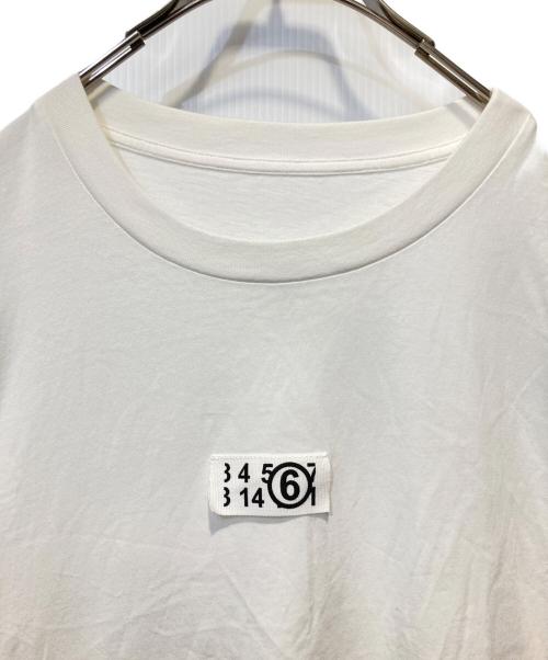 MM6 Maison Margiela（エムエムシックスメゾンマルジェラ）MM6 Maison Margiela (エムエムシックス メゾンマルジェラ) ナンバーロゴクルーネックカットソー ホワイト サイズ:Sの古着・服飾アイテム
