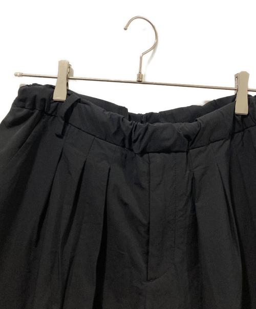 WHITE MOUNTAINEERING（ホワイトマウンテ二アニング）WHITE MOUNTAINEERING (ホワイトマウンテ二アニング) ストレッチ 3タック テーパードパンツ ブラックの古着・服飾アイテム