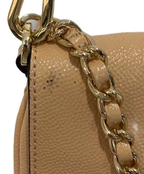 TORY BURCH（トリーバーチ）TORY BURCH (トリーバーチ) エナメルショルダーバッグ ベージュの古着・服飾アイテム
