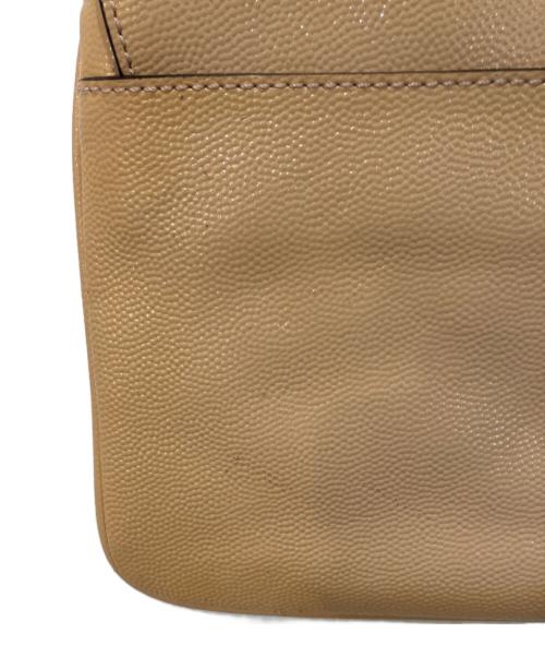 TORY BURCH（トリーバーチ）TORY BURCH (トリーバーチ) エナメルショルダーバッグ ベージュの古着・服飾アイテム