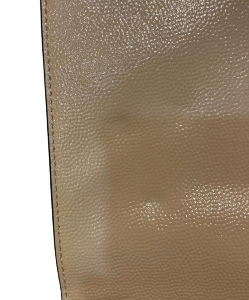 TORY BURCH（トリーバーチ）TORY BURCH (トリーバーチ) エナメルショルダーバッグ ベージュの古着・服飾アイテム