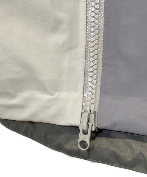 ARC'TERYX（アークテリクス）ARC'TERYX (アークテリクス) Beta Jacket W ''Wabi-Sabi'' グレー サイズ:Sの古着・服飾アイテム