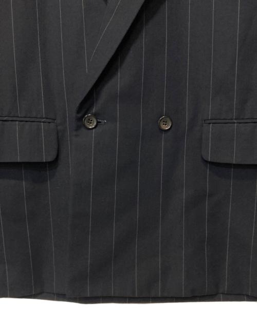 COMME des GARCONS HOMME PLUS（コムデギャルソンオムプリュス）COMME des GARCONS HOMME PLUS (コムデギャルソンオムプリュス) ストライプダブルブレストジャケット ネイビー サイズ:Mの古着・服飾アイテム