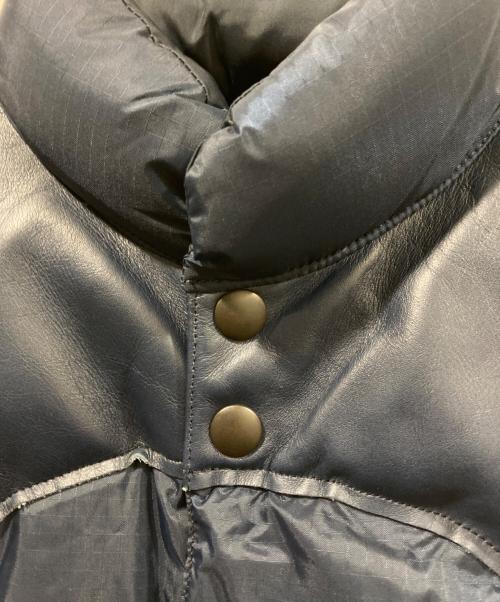 RockyMountainFeatherBed（ロッキーマウンテンフェザーベッド）RockyMountainFeatherBed (ロッキーマウンテンフェザーベッド) BRIEFING (ブリーフィング) BEAMS (ビームス) 別注ダウンベスト ブルー サイズ:36の古着・服飾アイテム