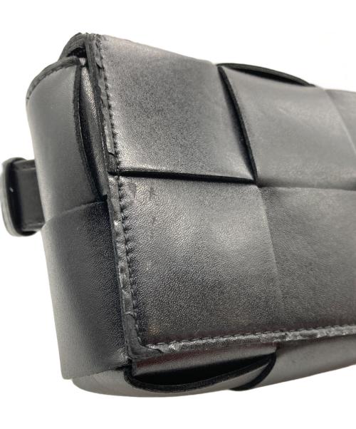 BOTTEGA VENETA（ボッテガベネタ）BOTTEGA VENETA (ボッテガベネタ) カセットショルダーバッグ ブラックの古着・服飾アイテム