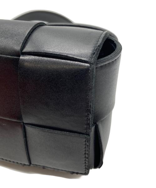 BOTTEGA VENETA（ボッテガベネタ）BOTTEGA VENETA (ボッテガベネタ) カセットショルダーバッグ ブラックの古着・服飾アイテム