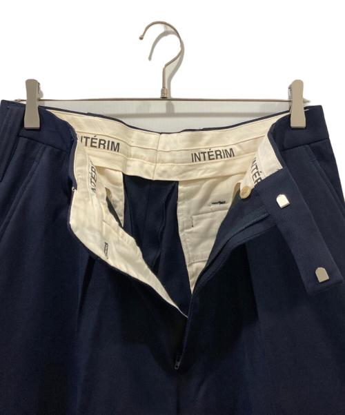 INTERIM（インテリム）INTERIM (インテリム) VIRGIN WOOL GABARDINE 1-TUCK WIDE TAPERED SLACKS ネイビー サイズ:5の古着・服飾アイテム