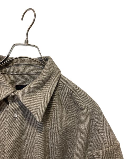 SYU.HOMME/FEMM（シュウオムフェム）SYU.HOMME/FEMM (シュウオムフェム) ヘリンボーンロングスリーブシャツジャケット グレー サイズ:2の古着・服飾アイテム